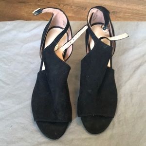 Size 6 heels never worn